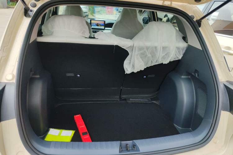 Used Geely Galaxy Geome 2026 Model 310km Youth Edition Trunk