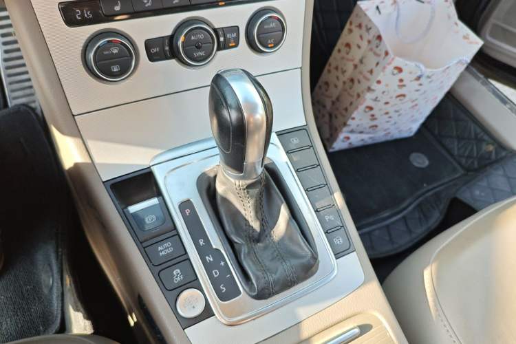 Used Volkswagen Magotan 2015 1.8TSI Prestige Model
