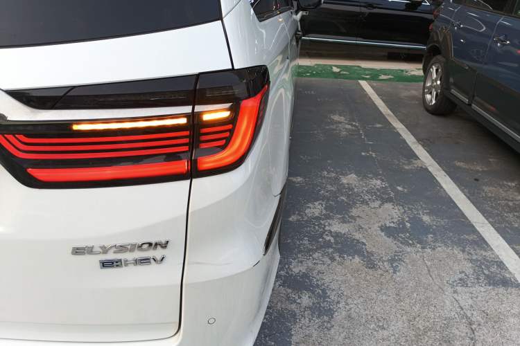 Used Honda Elysion 2022 2.0L eHEV Luxury First Edition

