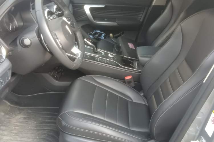 Used Wey VV5 2021 1.5T Two-Wheel Drive Color Pioneer
