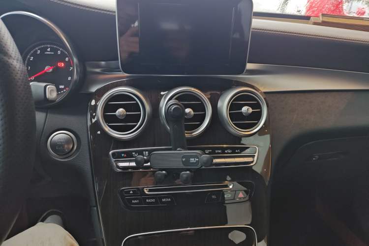 Used Mercedes-Benz GLC 2018 Facelift GLC 260 4MATIC Luxury Edition
