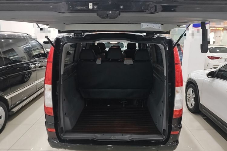 Used Mercedes-Benz Vito 2011 2.5L 7-seater executive version