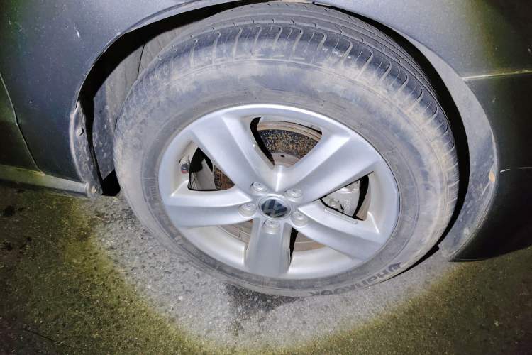 Used Volkswagen Polo 2011 1.4L Manual ZhiShang Edition Right Front Wheel Hub