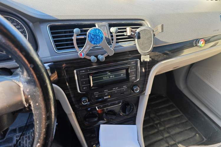 Used Volkswagen Gran Lavida 2013 1.6L Manual Comfort Model
