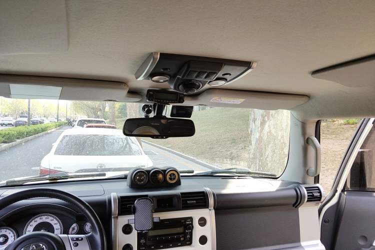 Used Toyota FJ Cruiser  Headliner