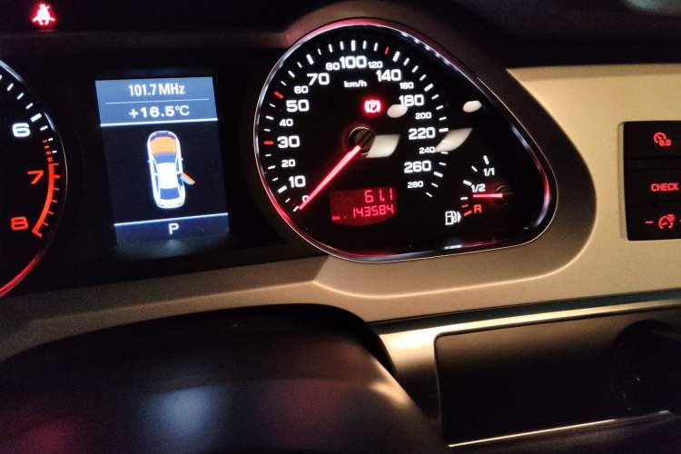 Used Audi A6L 2011 2.4L Luxury Edition Odometer Close Up