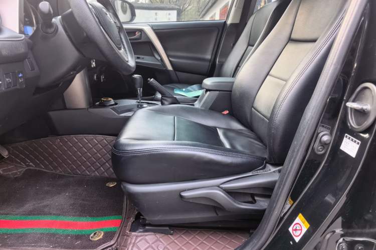 Used Toyota RAV4 2015 2.0L CVT Two-Wheel Drive Fashion Edition
