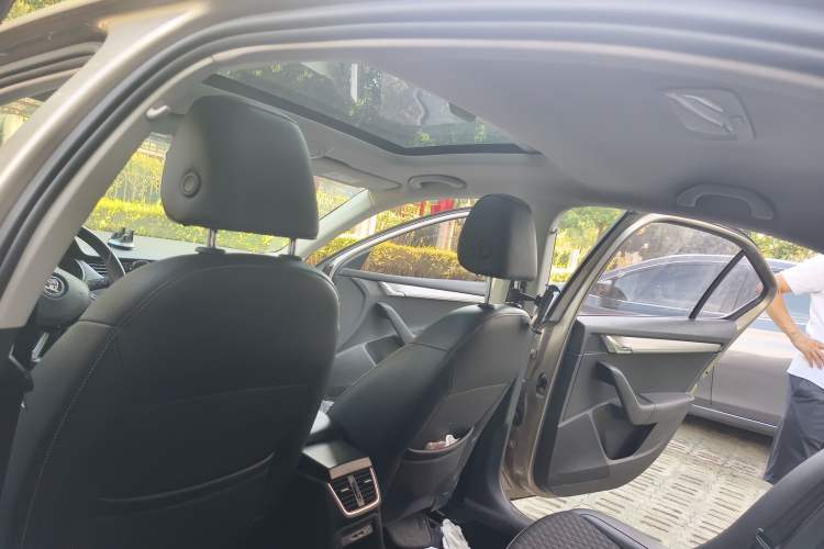 Used Skoda Octavia 2018 1.6L Automatic Luxury Edition