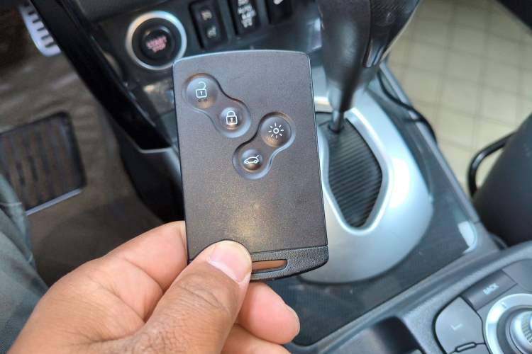 Used Renault Koleos 2012 2.5L 4x4 Comfort Edition with Navigation
