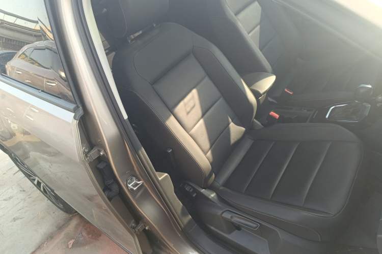 Used Volkswagen T-ROC 2020 280TSI DSG Two-Wheel Drive Comfort Version