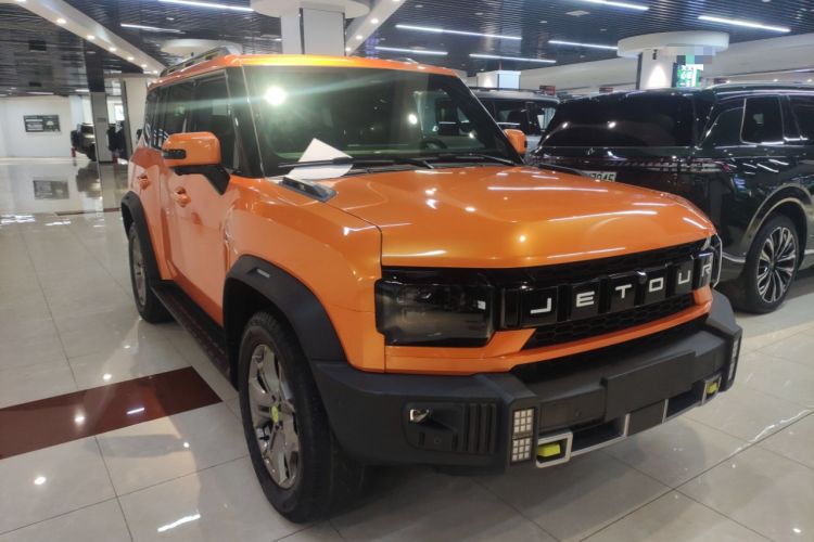 Used JETOUR Traveler 2023 2.0T All-Wheel Drive Conquer PRO Front Right 45 Deg