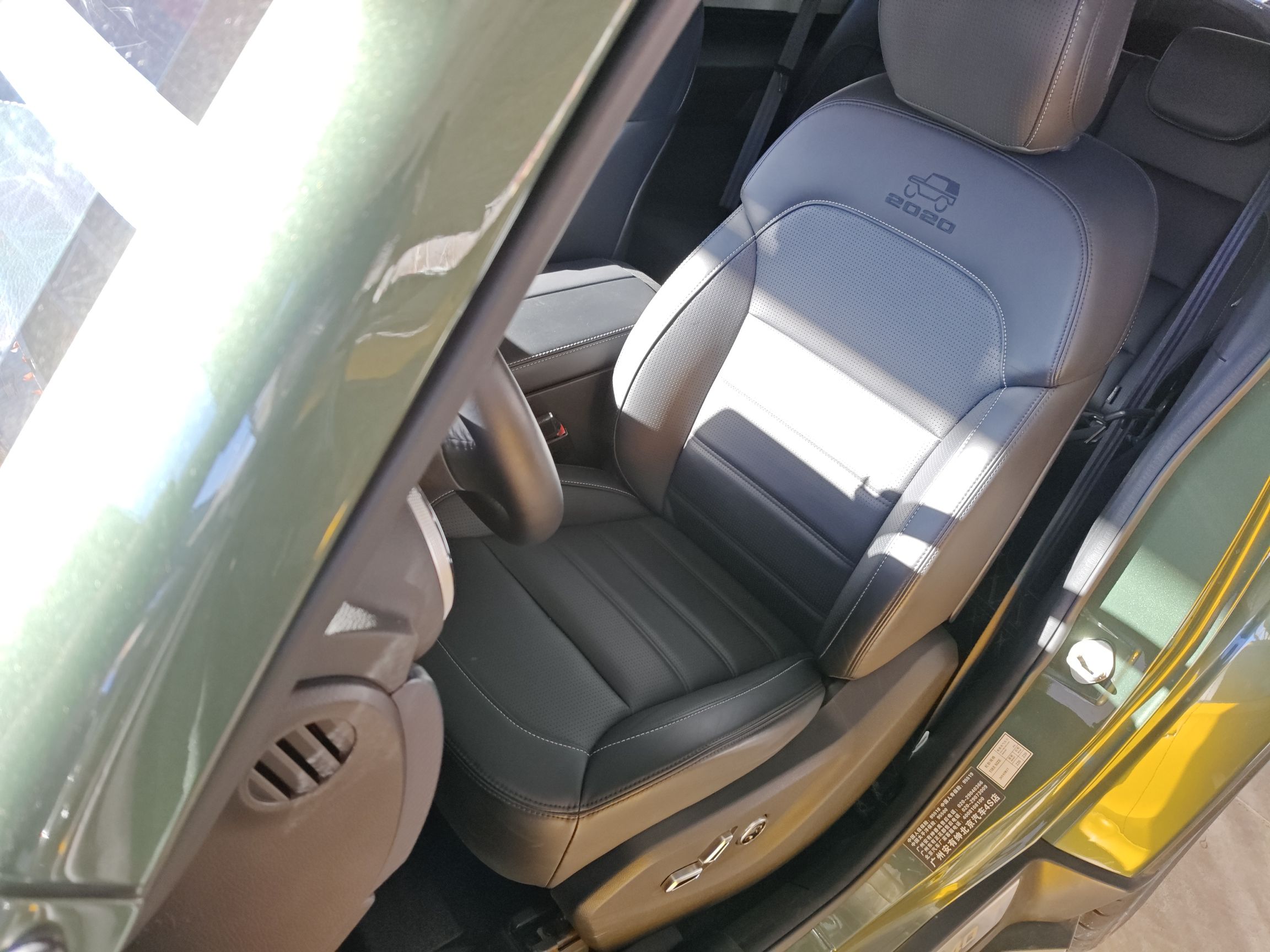 Переднее сиденье в автомобиле