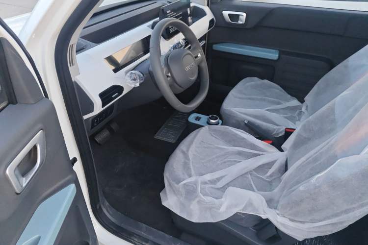 Used Geely Galaxy Panda 2024 Panda Mini 200km Endurance Bear
