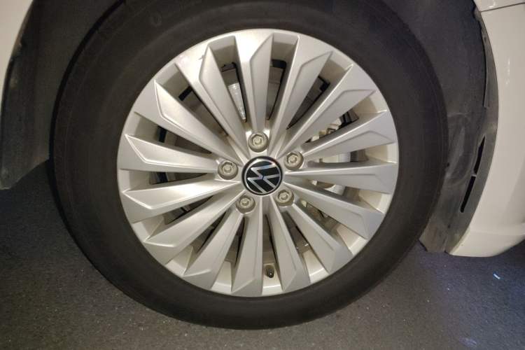 Used Volkswagen Lavida 2022 280TSI DSG Comfort Edition Right Front Wheel Hub