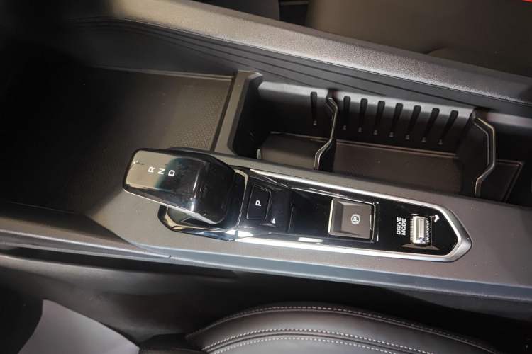 Used Geely Auto Binray 2024 Binrui COOL 1.5T DCT Longteng Edition Gear Lever