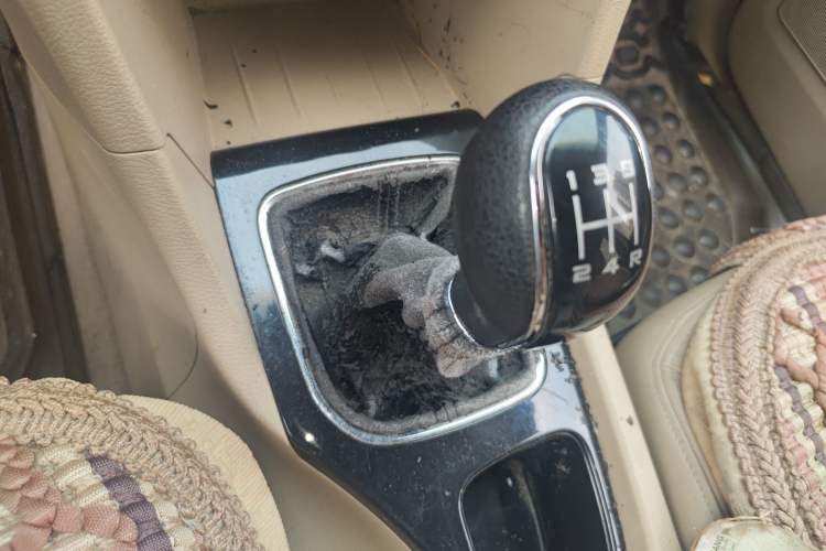 Used Baojun 730 2016 1.5L Manual Comfort Version 7 Seats China V Emission Standard Gear Lever