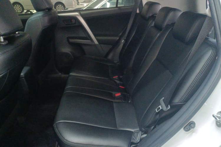 Used Toyota RAV4 2019 2.0L CVT Two-Wheel Drive Fashion X Limited Edition China V Standard
