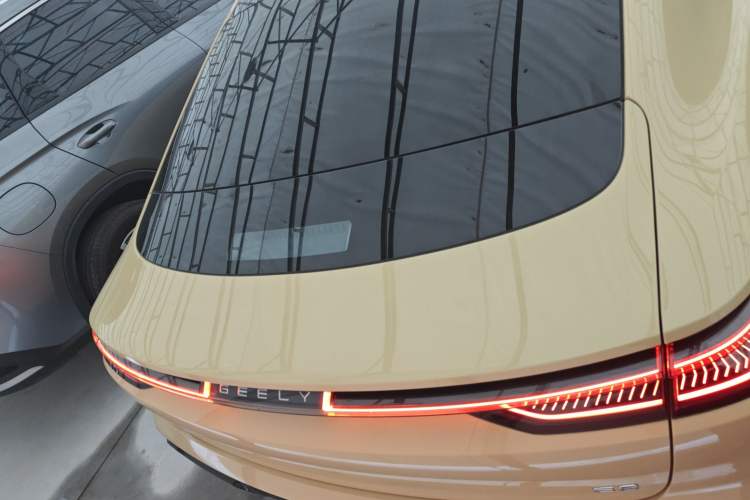 Used Geely Galaxy E8 2024 665 km Range Rear-Drive Starship Intelligent Driving Version Rear