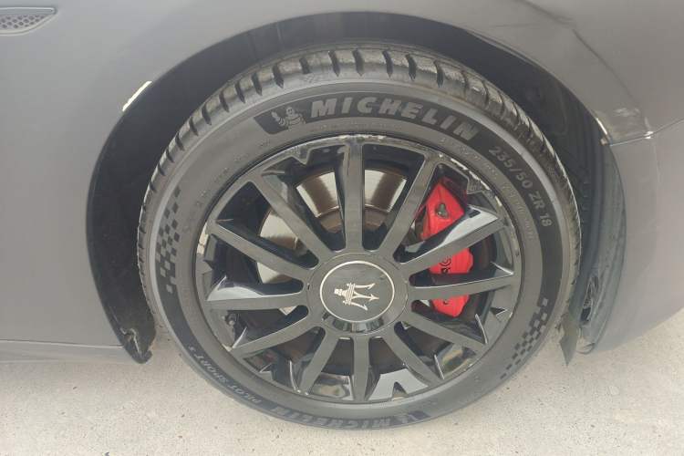 Used Maserati Ghibli 2014 3.0T Standard Edition Right Front Wheel Hub