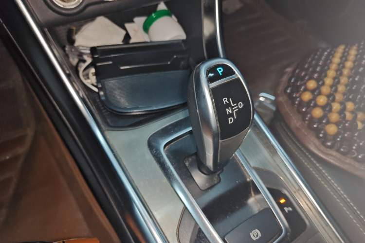 Used BYD Song New Energy 2017 Song DM 1.5TID All-Wheel Drive Prestige Model Gear Lever