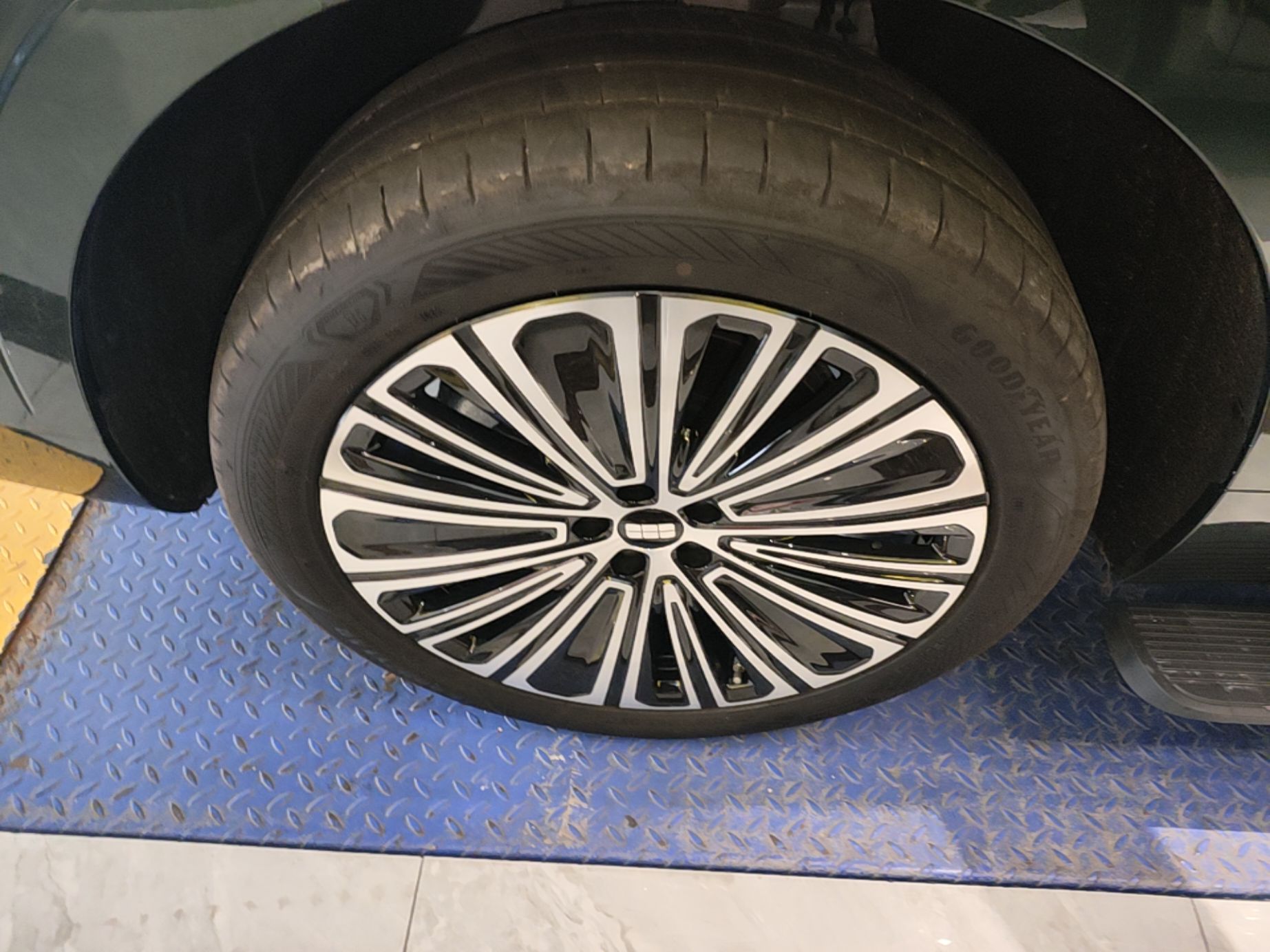 Geely Galaxy M9 2025 Model 210km Four-Wheel-Drive Leading Edition — снимка 10