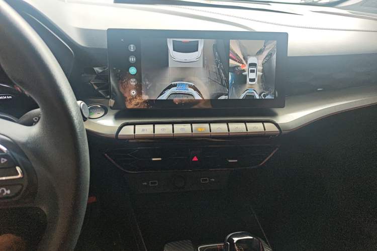 Used MG 5 2022 180 DVVT CVT Youth Luxury Edition Audio And AC Panel