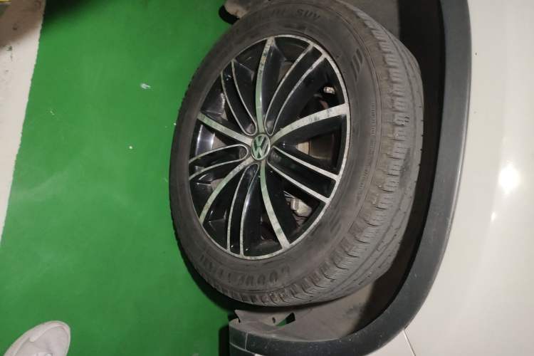 Used Volkswagen Tiguan 2015 2.0 TSI Automatic All-Wheel Drive Flagship Edition Right Front Wheel Hub