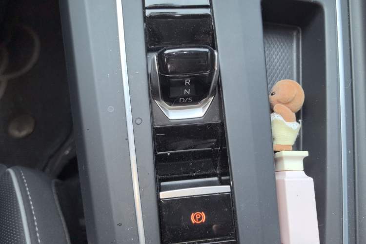 Used Volkswagen Golf 2023 280TSI DSG R-Line Lite Gear Lever