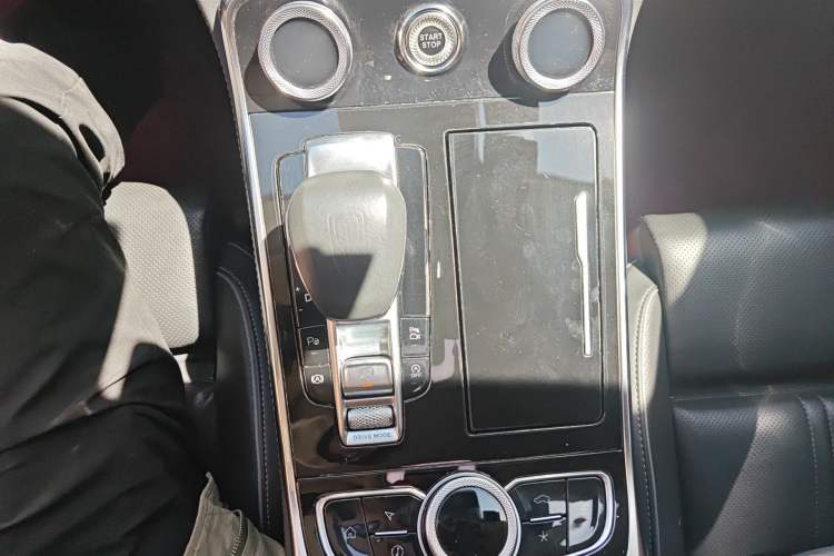 Used Hongqi H9 2020 3.0T Smart Connect Flagship Edition Gear Lever