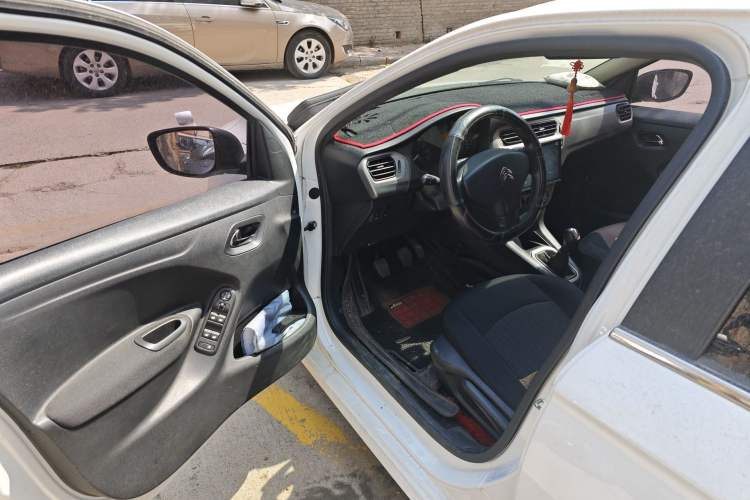 Used Citroen Elysee 2015 Zhishang Edition 1.6L Manual Fashion Model