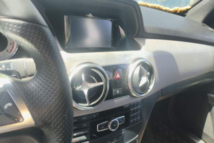 Used Mercedes-Benz GLK-Class 2015 GLK 260 4MATIC Dynamic Edition Ultimate Version Audio And AC Panel