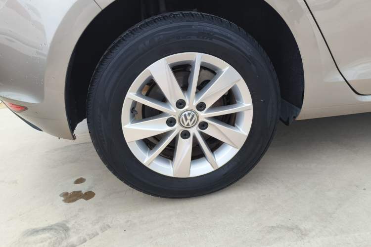 Used Volkswagen Golf 2016 1.6L Automatic Fashion Model
