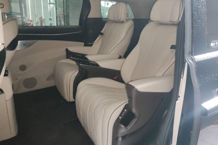 Used Denza D9 2024 DM-i 980 Four-Wheel Drive Prestige Model
