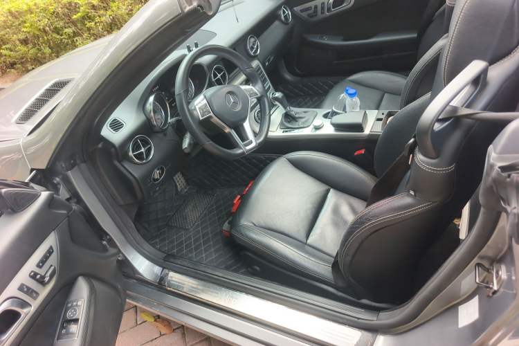 Used Mercedes-Benz SLK-Class 2011 SLK 200 Fashion Model
