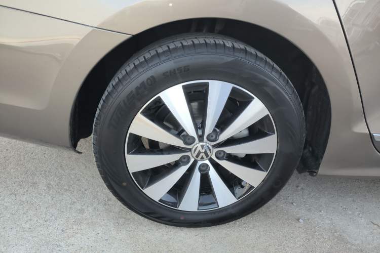 Used Volkswagen Sagitar 2018 180TSI DSG Prestige Edition Right Rear Wheel Hub