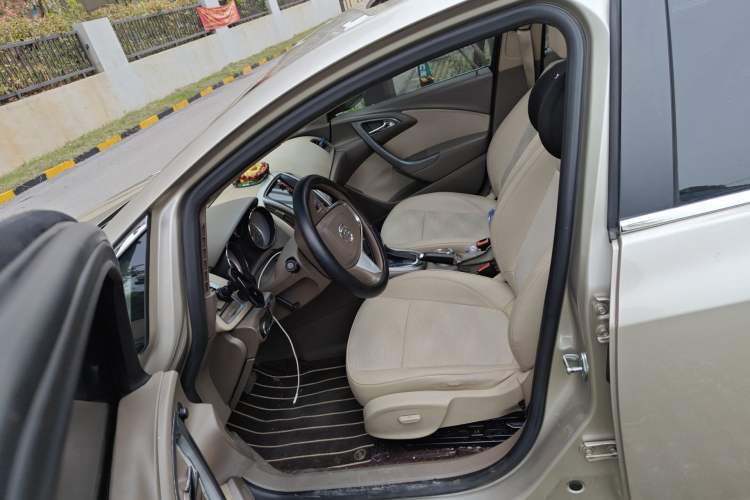 Used Buick GT 2013 GT 1.6L Automatic Fashion Edition Left Front Seat