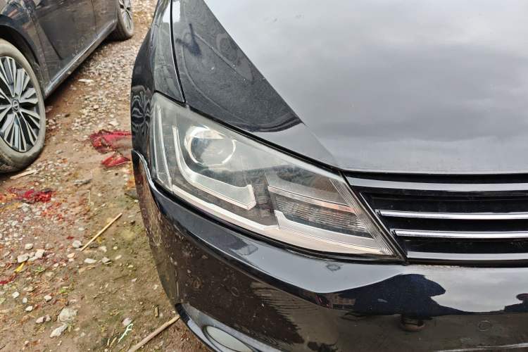 Used Volkswagen Sagitar 2012 1.4TSI Automatic Luxury Edition Right Front Headlight