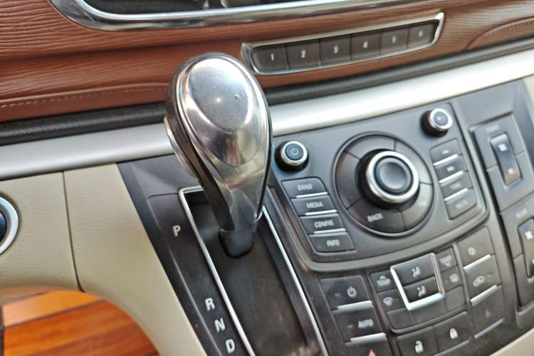 Used Buick GL8 2015 2.4L Luxury Business Premium Edition