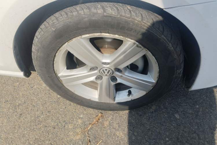 Used Volkswagen Golf 2015 1.4TSI Automatic Luxury Model Right Front Wheel Hub