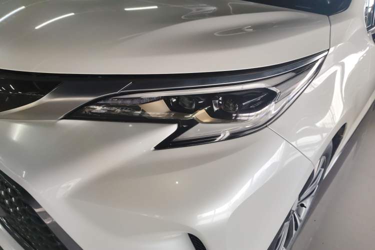 Used Toyota Granvia 2022 2.5L Hybrid Flagship Edition