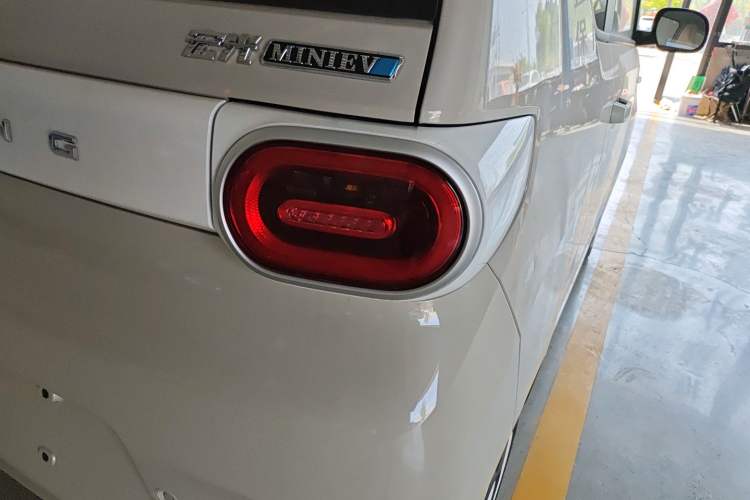 Used Wuling Hongguang MINIEV 2024 3rd Generation 215km Youth Edition Exterior 3