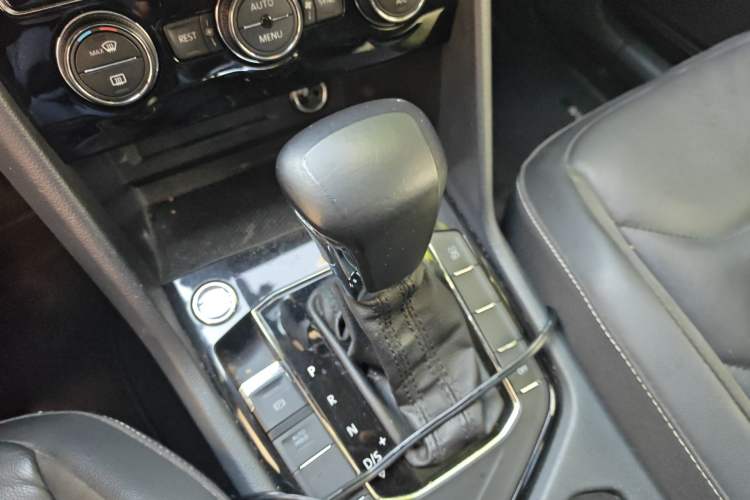 Used Volkswagen Tiguan L 2018 Facelift 330TSI Automatic Two-Wheel Drive Luxury Edition Gear Lever