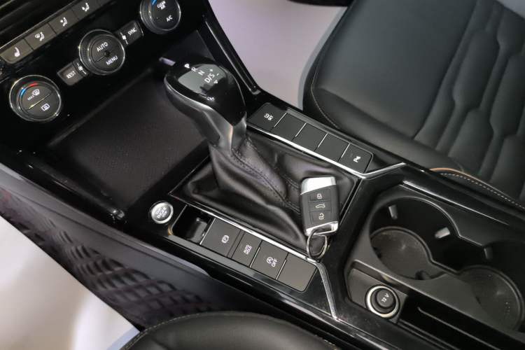 Used Volkswagen Passat 2019 330TSI Elite Edition China VI Gear Lever