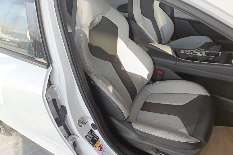 Used Changan UNI-V iDD 2024 Blue Whale Smart Electric iDD 136km Luxury Model