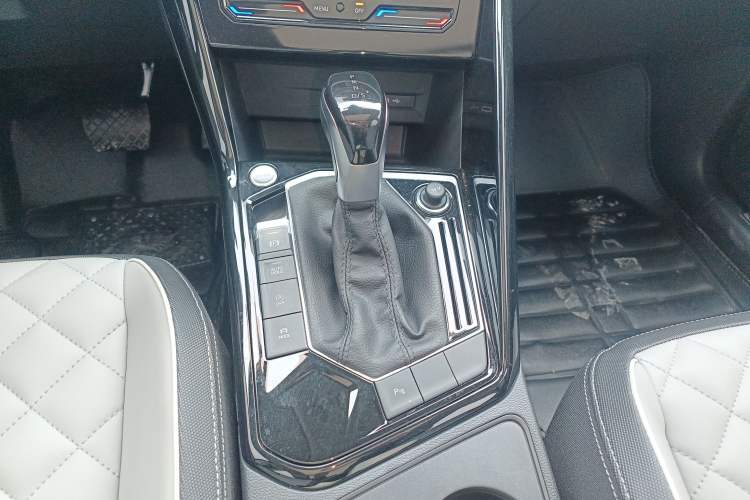 Used Volkswagen Tayron 2024 300TSI Two-Wheel-Drive Luxury Plus Advanced Version
