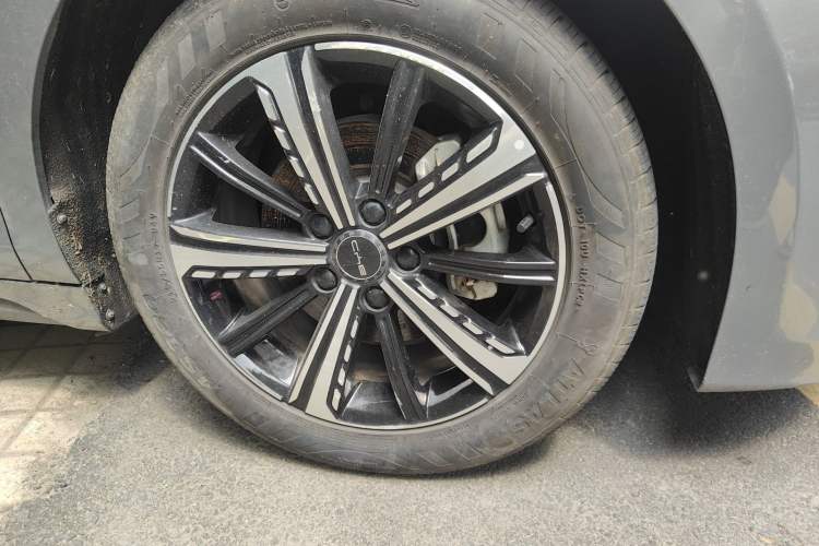 Used BYD Destroyer 05 2022 DM-i 55KM Prestige Model Right Front Wheel Hub