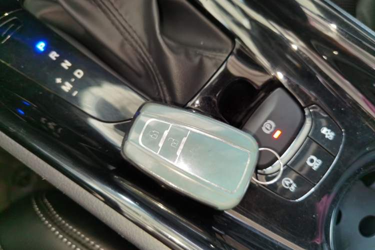 Used Toyota IZOA 2020 2.0L Enjoy Edition