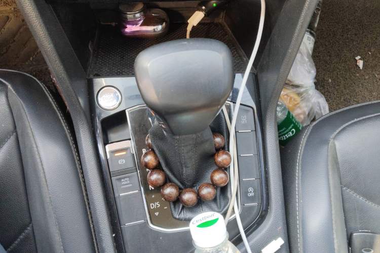 Used Volkswagen Tiguan L 2018 380TSI Automatic All-Wheel Drive Luxury Edition Gear Lever