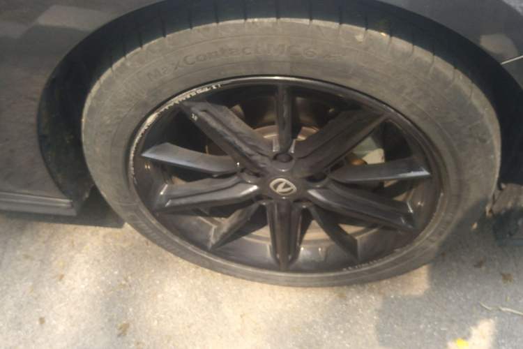 Used CHANGAN UNI-V 2023 1.5T Prestige Model Right Front Wheel Hub