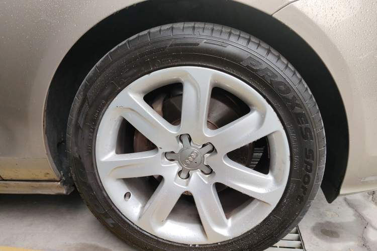 Used Audi A7 2012 2.8FSI quattro Ambition model Right Front Wheel Hub